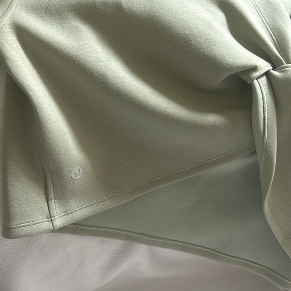 Lululemon Twist Back-to-Front Pullover
Green Fern/6 - Picture 7 of 7